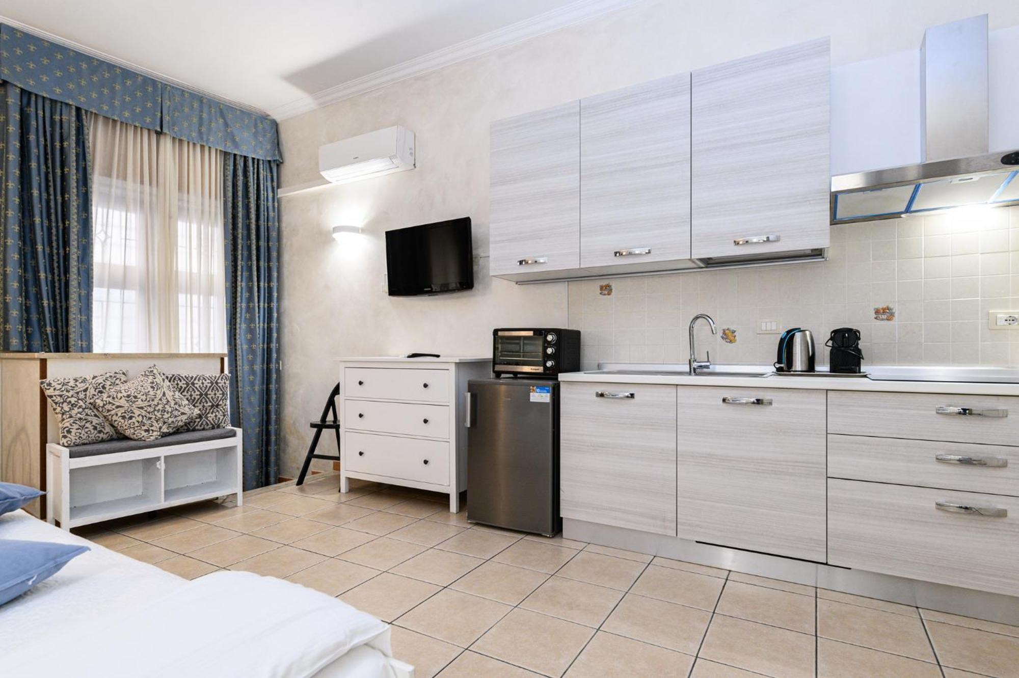 Apartment Julia Guesthouse Рим Екстериор снимка