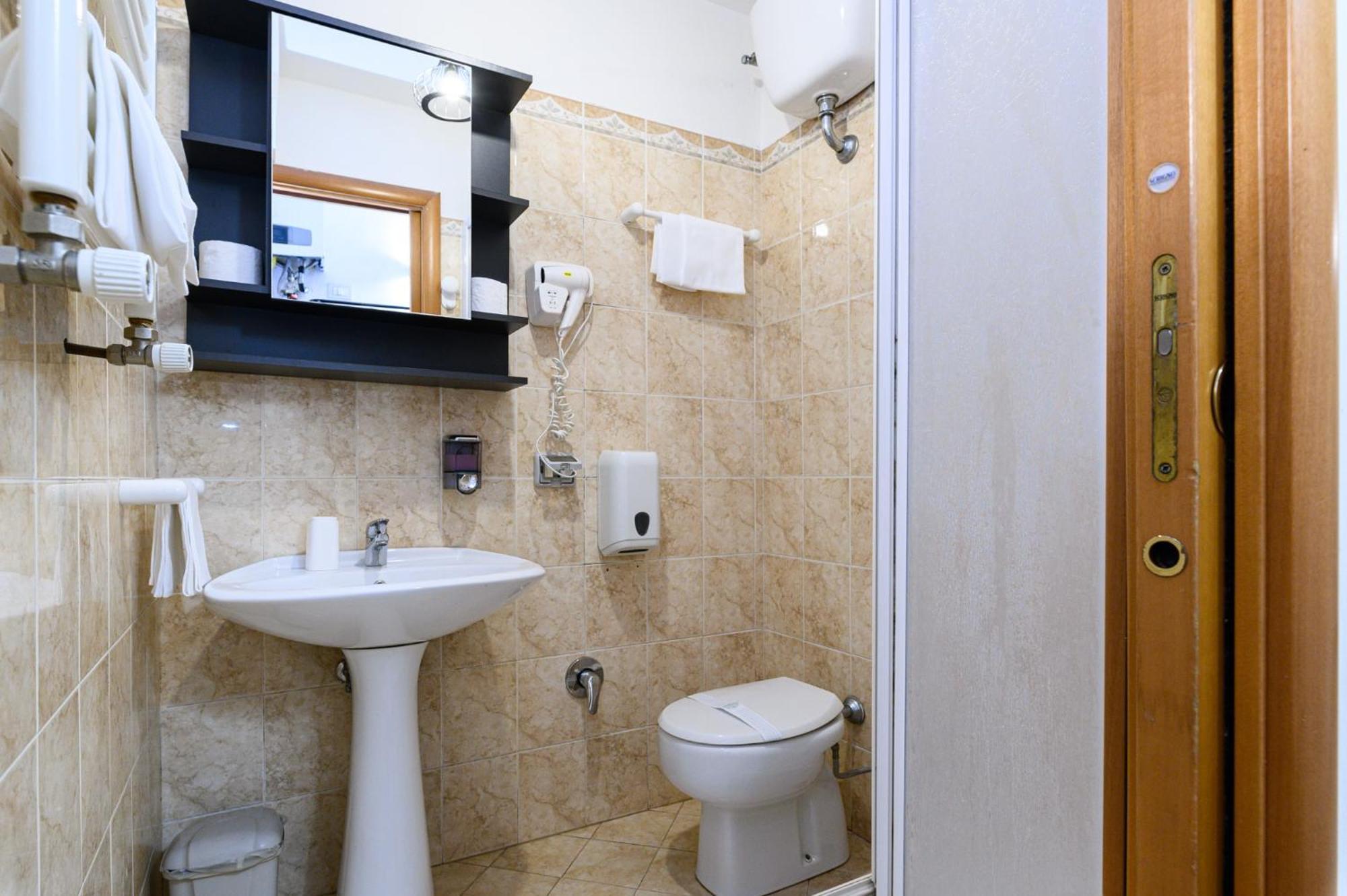 Apartment Julia Guesthouse Рим Екстериор снимка